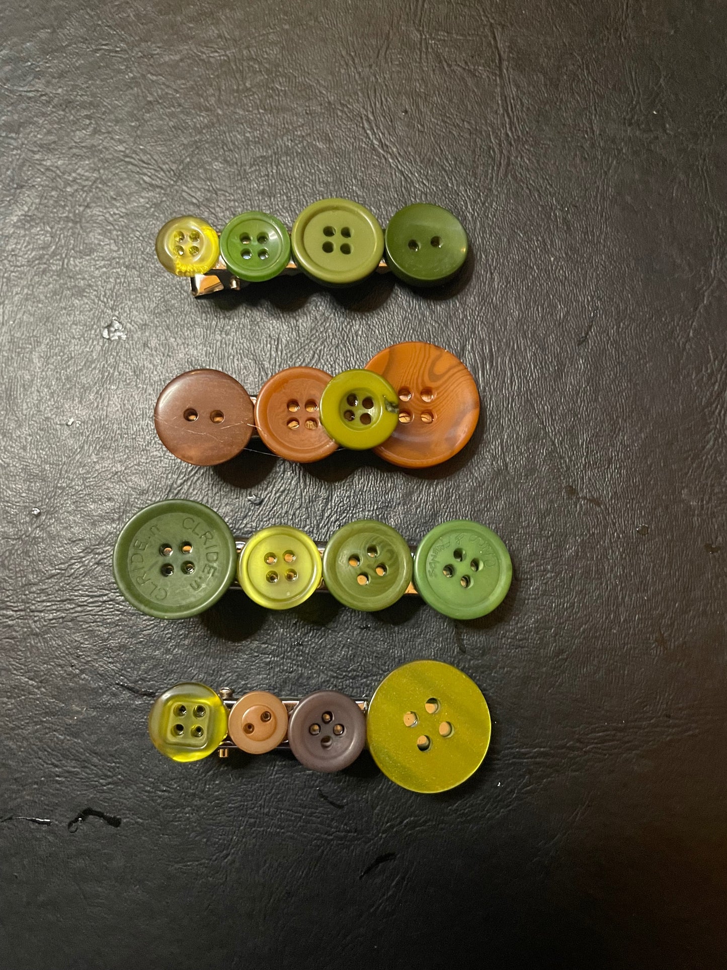 button hair clips 4- pack