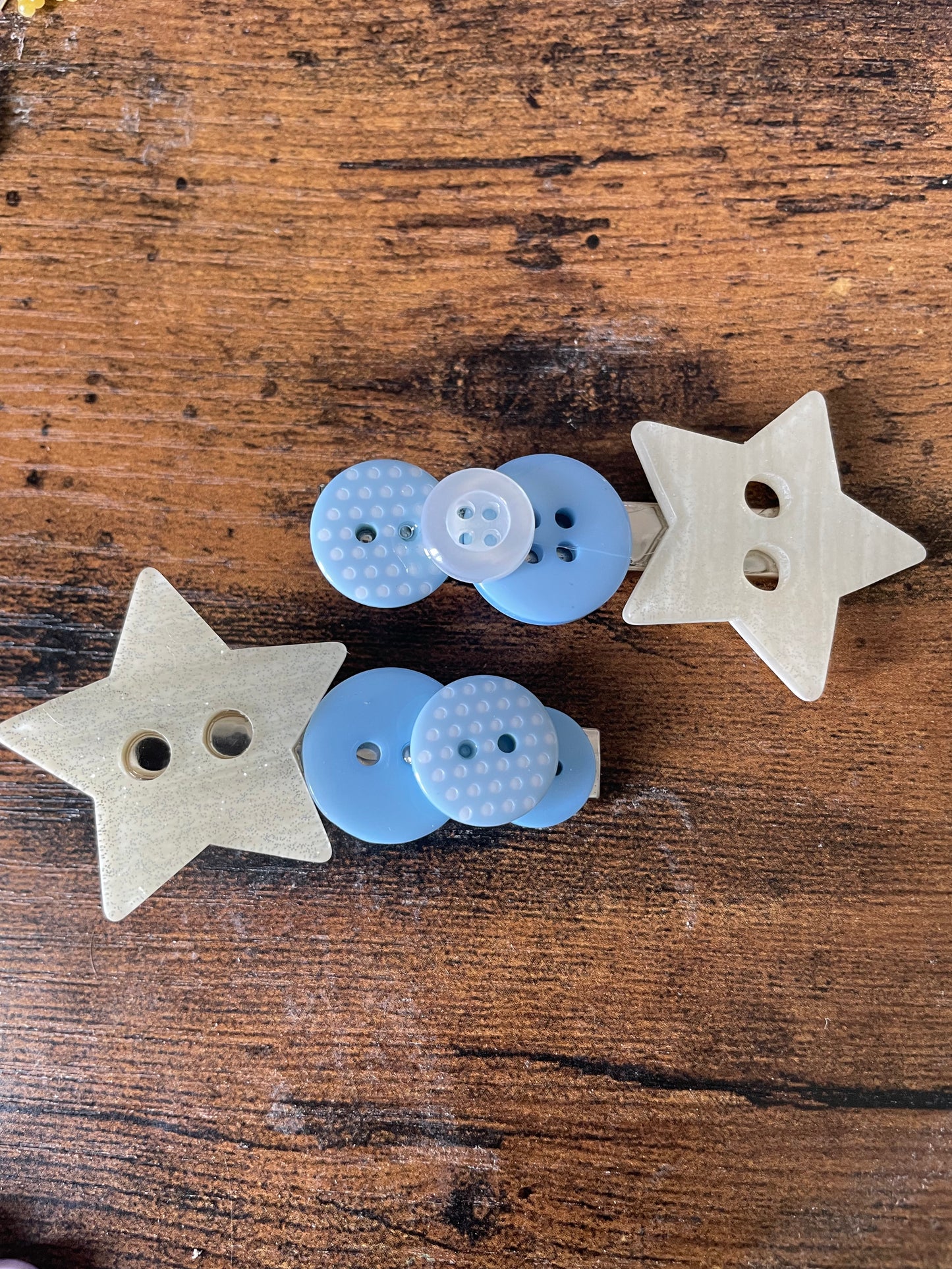 star button hair clip 2-pack