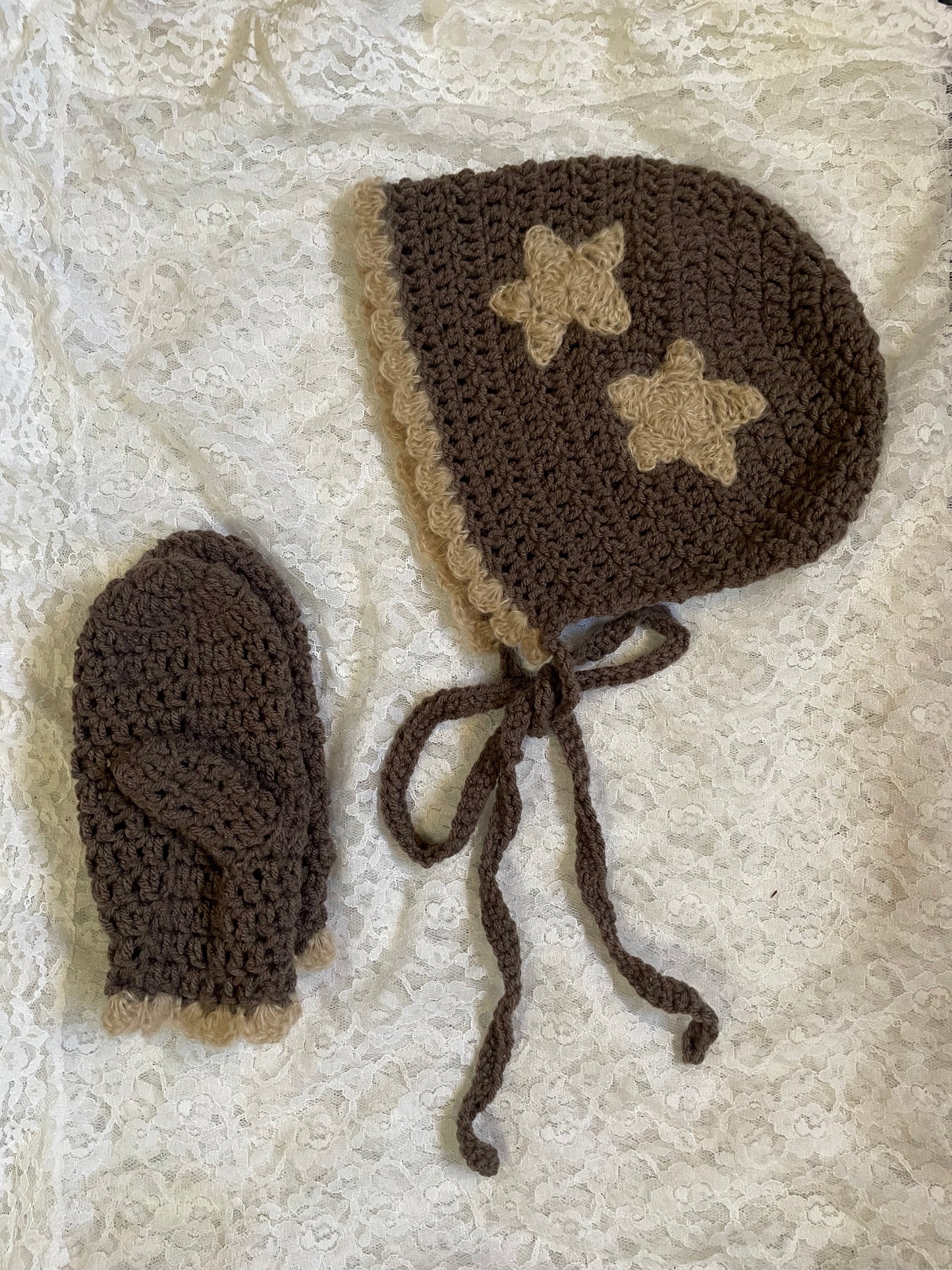 dark taupe star bonnet + mitten set