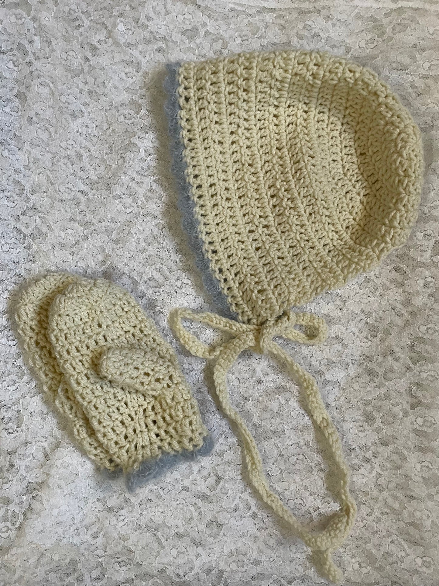 cream bonnet + mitten set