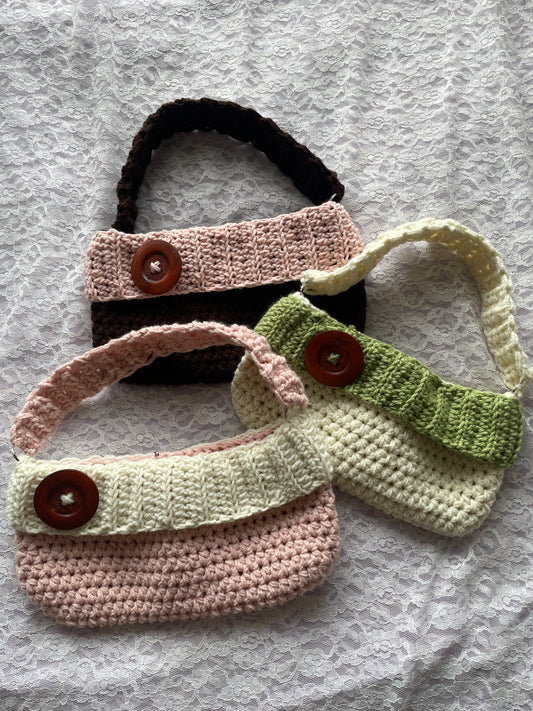 button crochet mini purse